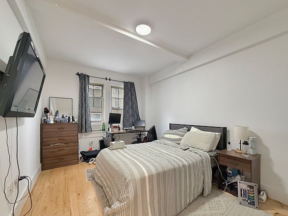 5th image of 166 W 75th St #7A