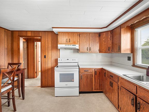 3rd image of 707 W Madison St