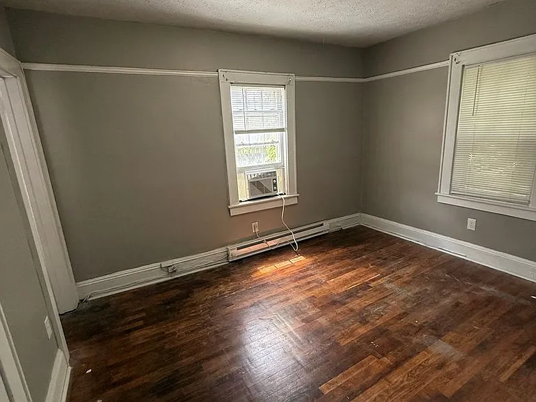 1408 Virginia St E — Photo 2