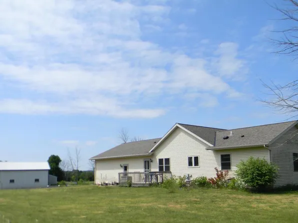 N5226 Oak ROAD, Plymouth, WI 53073