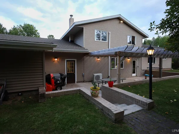 118 Johnson Rd, Negaunee, MI 49866