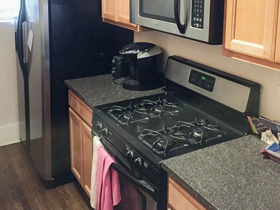 1st image of 1837 W Cornelia Ave #1