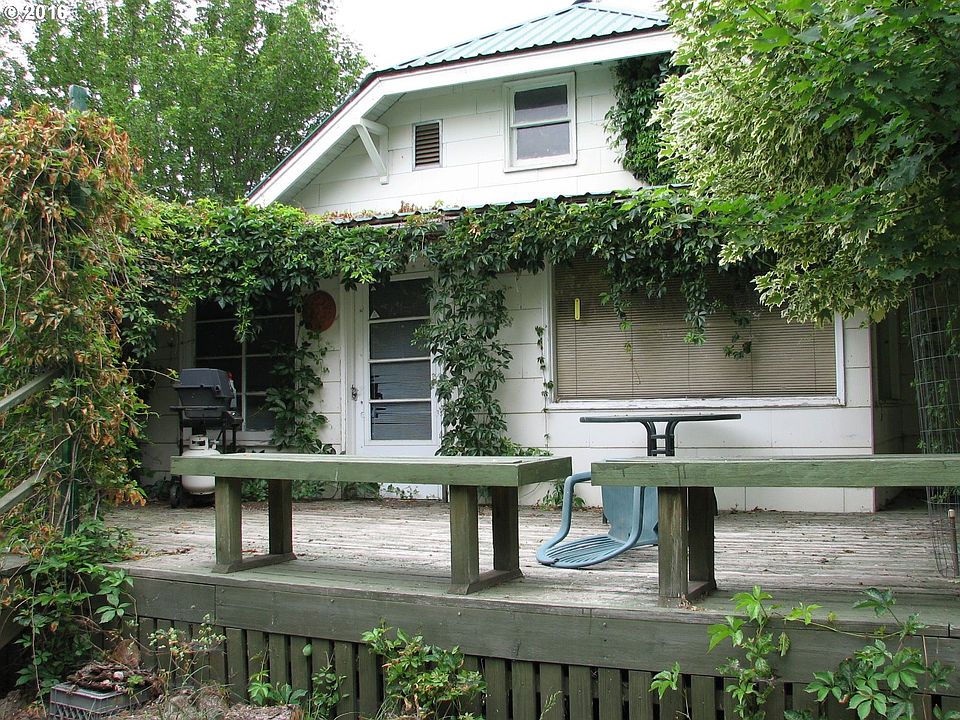 2nd image of 990 Main St