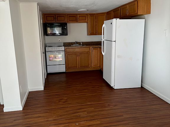 3rd image of 111A Cedar St #A