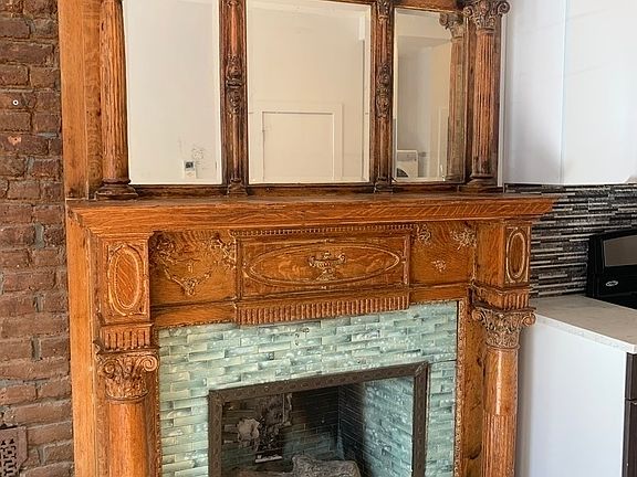3rd image of 825 Putnam Ave #B
