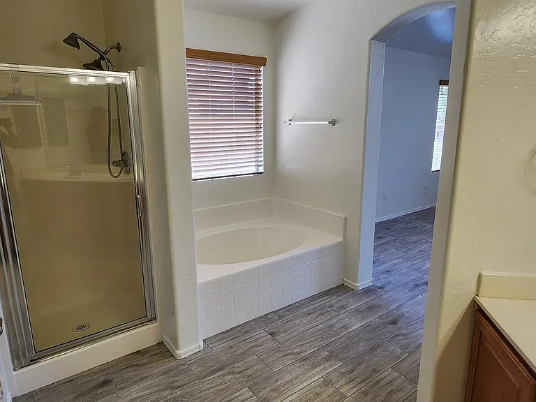 513 E Jasper Dr — Photo 8