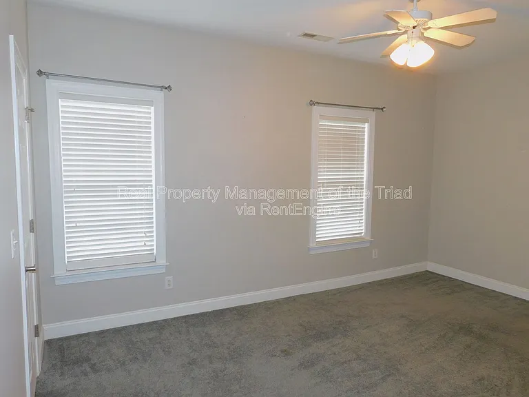 4 Rhododendron Dr — Photo 11
