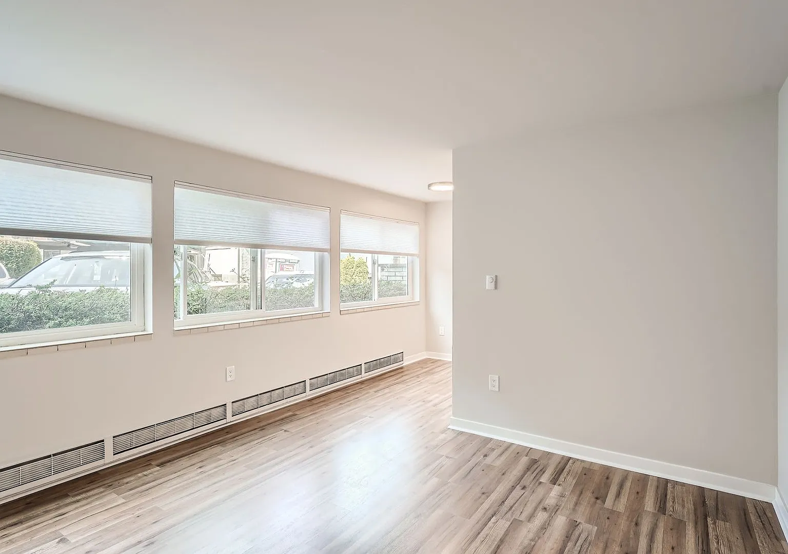 Four Seasons Apartments — Photo 1