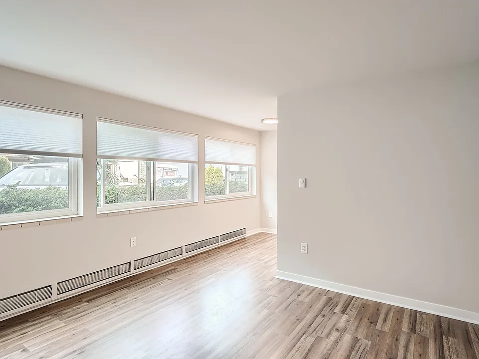 Four Seasons Apartments