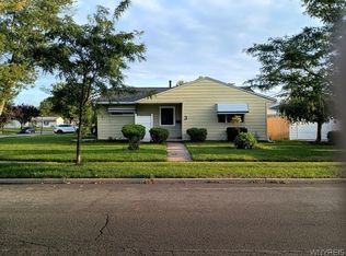 3 Winkler Dr, Tonawanda, NY 14150