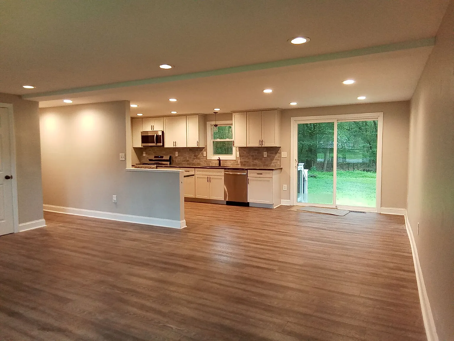 3 bed, 2.0 bath, 1248 sqft, $2,775 — Photo 2