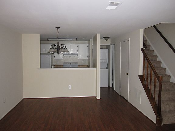 3rd image of 1071 Norwood Ct