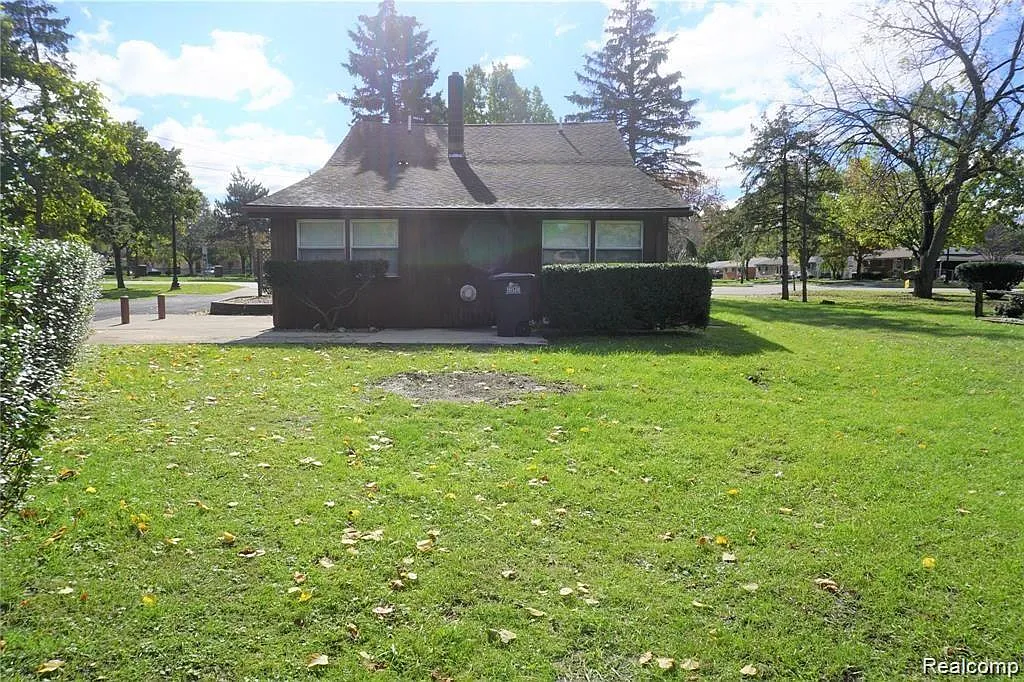 4 bed, 1.0 bath, 1500 sqft, $1,800 — Photo 3