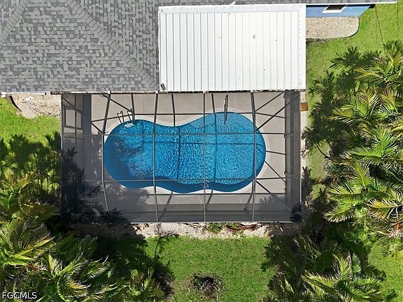 2nd image of 801 SW 11th Pl