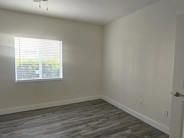 521 Villa Del Sol Cir #1-102 — Photo 12