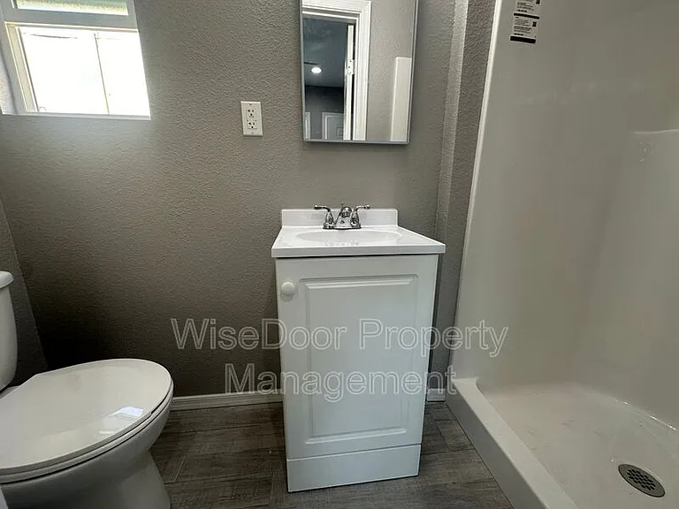 2752 E 58th St #B — Photo 10