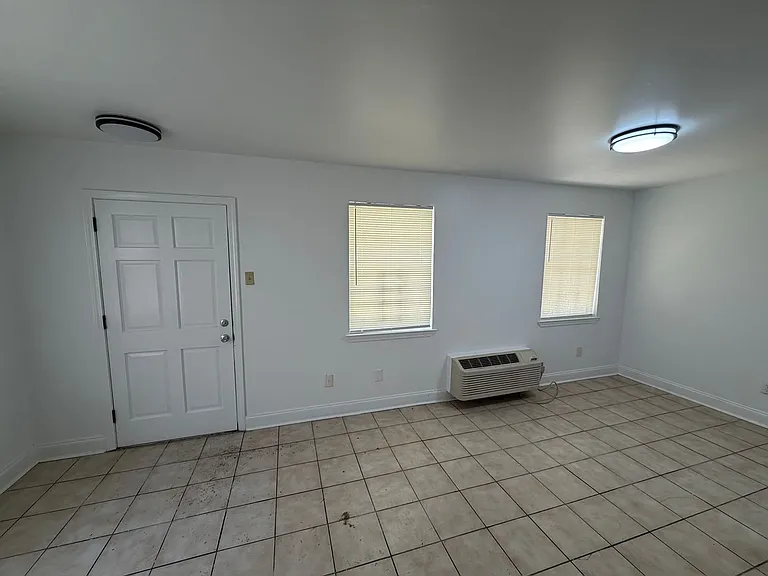 2639 Dreux Ave — Photo 3