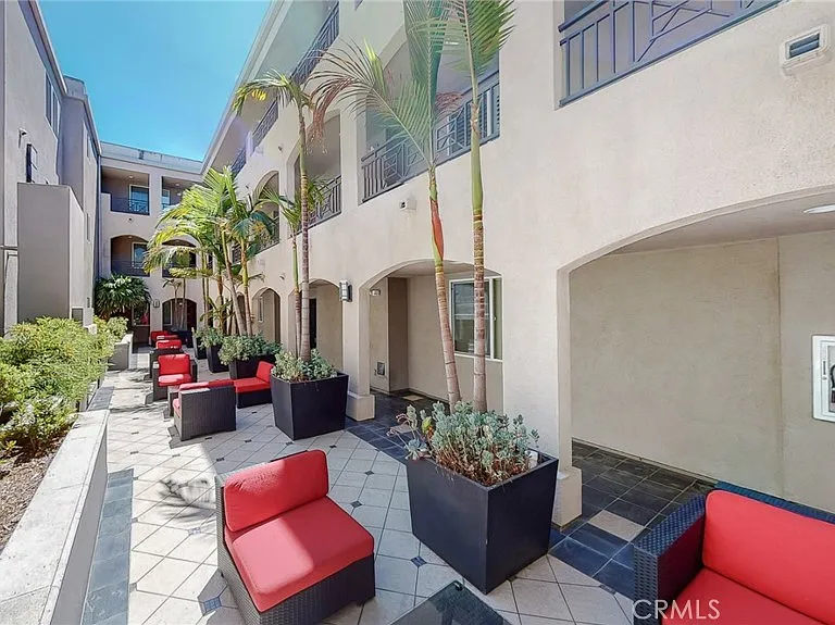 4424 Whitsett Ave #206 — Photo 3