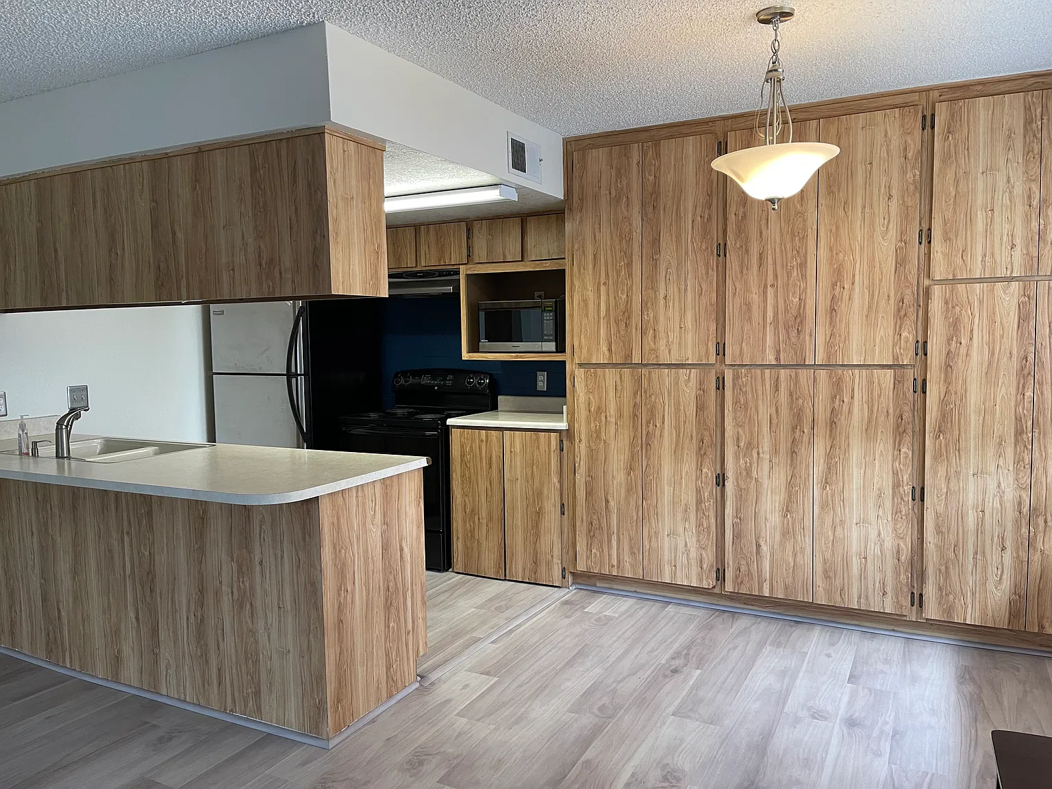 2 bed, 936 sqft, $1,475 — Photo 2