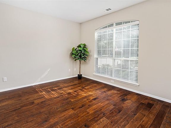 4th image of 504 Fairfield Ct