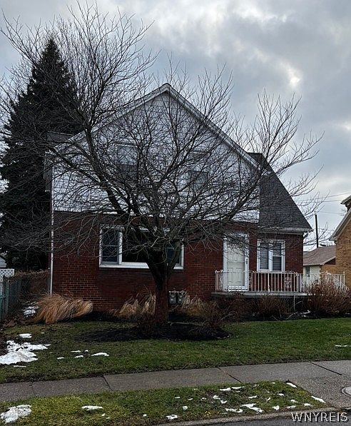 1st image of 121 Wanda Ave