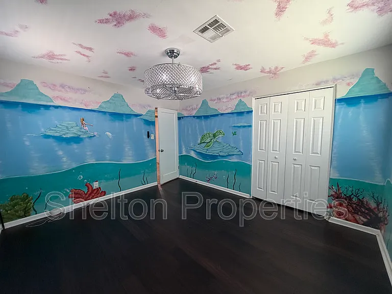 2514 E Fairmount Ave — Photo 12