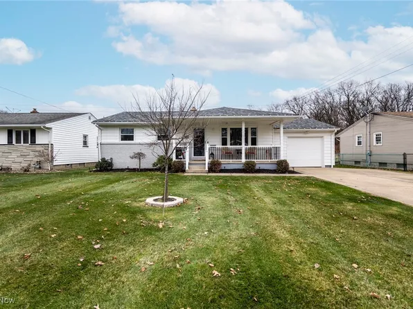 1933 Cranbrook Dr, Youngstown, OH 44511