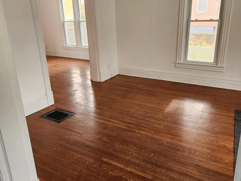 1131 S High Ave — Photo 3
