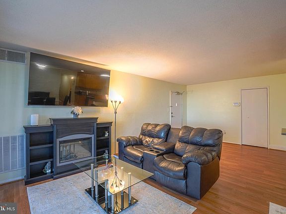 4th image of 12 S Van Dorn St APT 104