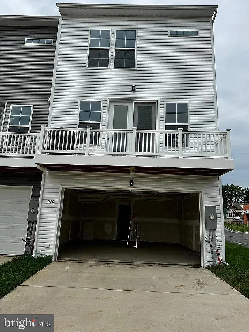 3 bed, 2.5 bath, 2153 sqft, $2,190 — Photo 4