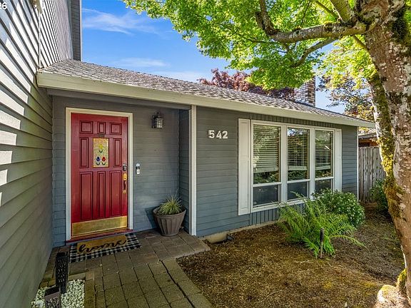 4th image of 542 NE 14th Ave