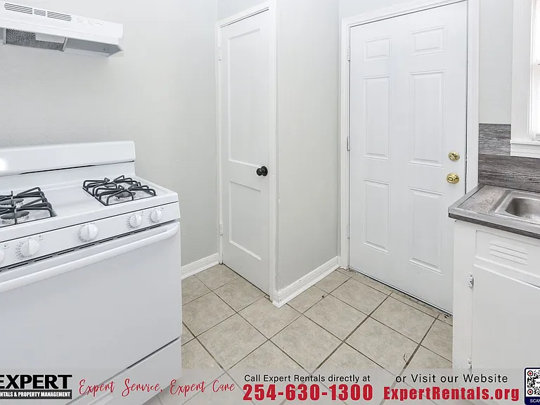903 W Kern Rd — Photo 1