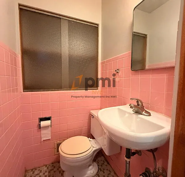 330 E 69th Pl — Photo 11