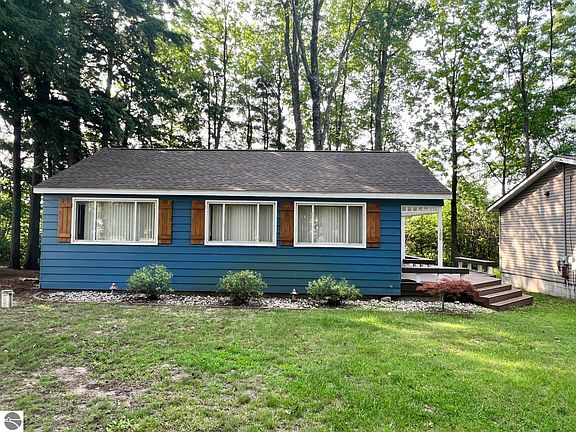 5th image of 160 White Birch Ln