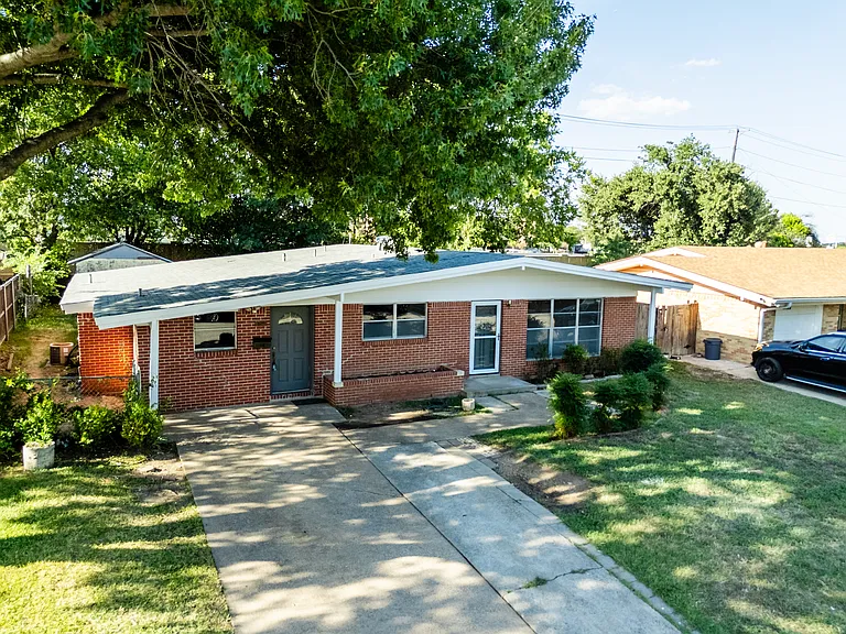 2821 Yale St — Photo 26