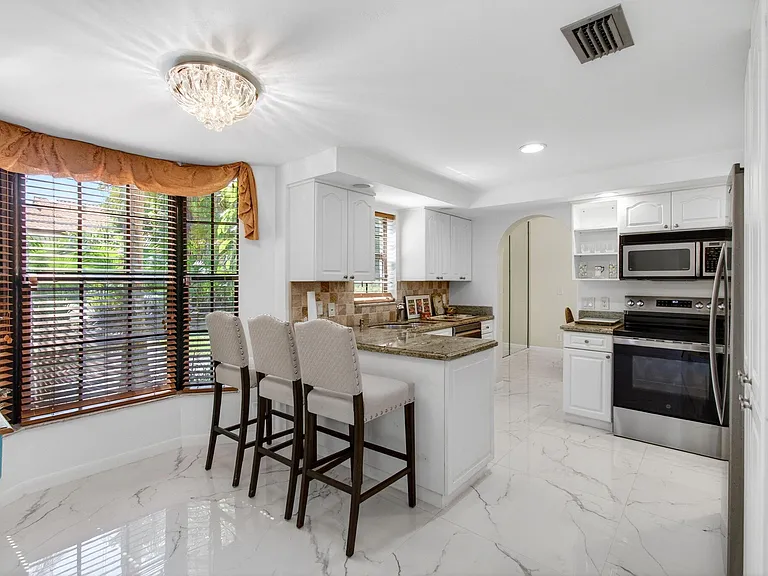 7865 La Mirada Dr — Photo 17