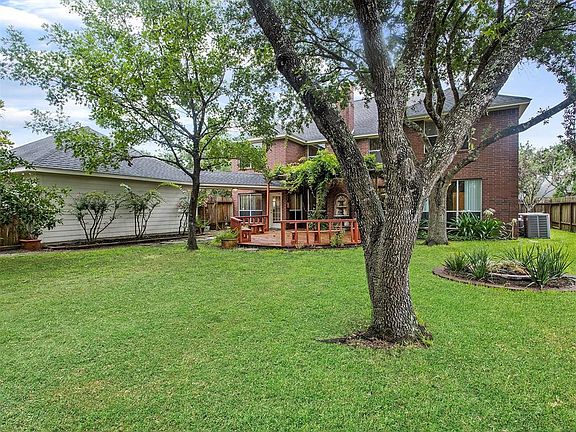 2nd image of 1812 Parkview Dr