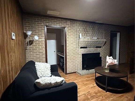 3rd image of 2829 Bomar Rd