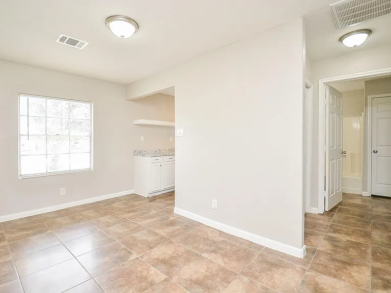 2110 Pickerton Dr — Photo 11