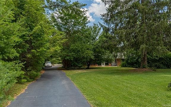 3rd image of 122 Tree Haven Blvd