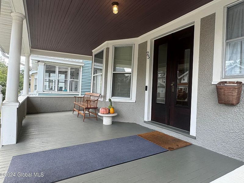 3rd image of 25 Lawnridge Avenue