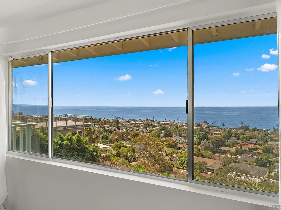 5995 La Jolla Corona Dr