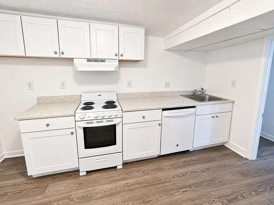 235 International Ave #BASEMENT