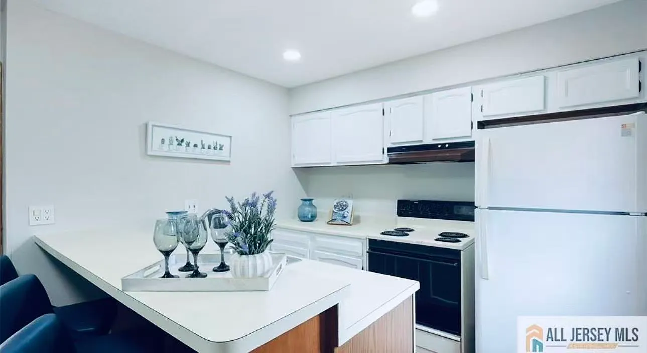 1 bed, 800 sqft, $1,800 — Photo 3