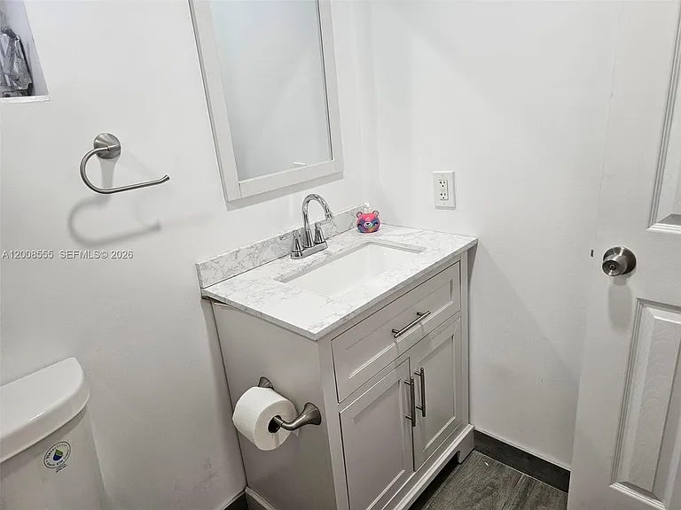 900 Tallwood Ave #207 — Photo 13