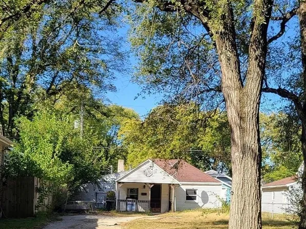 1423 S 6th St, Pekin, IL 61554