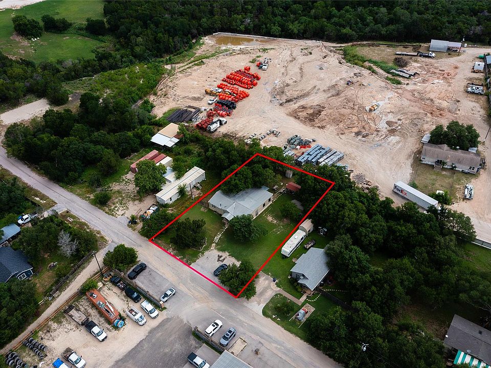 2nd image of 210 Jennifer Ln