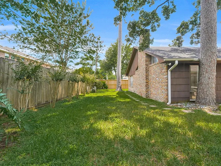 442 Mignon Ln — Photo 34