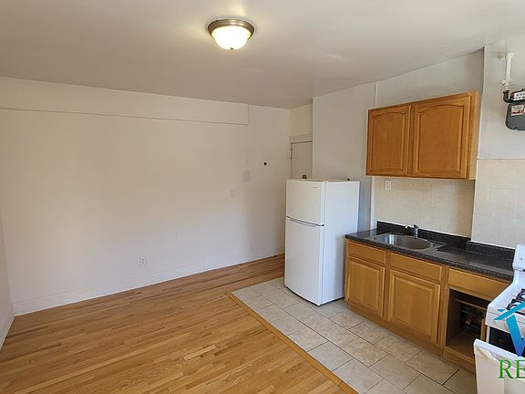 4th image of 3291 Hull Ave #8