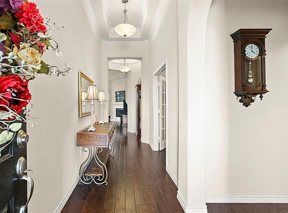 2nd image of 805 Orleans Sq